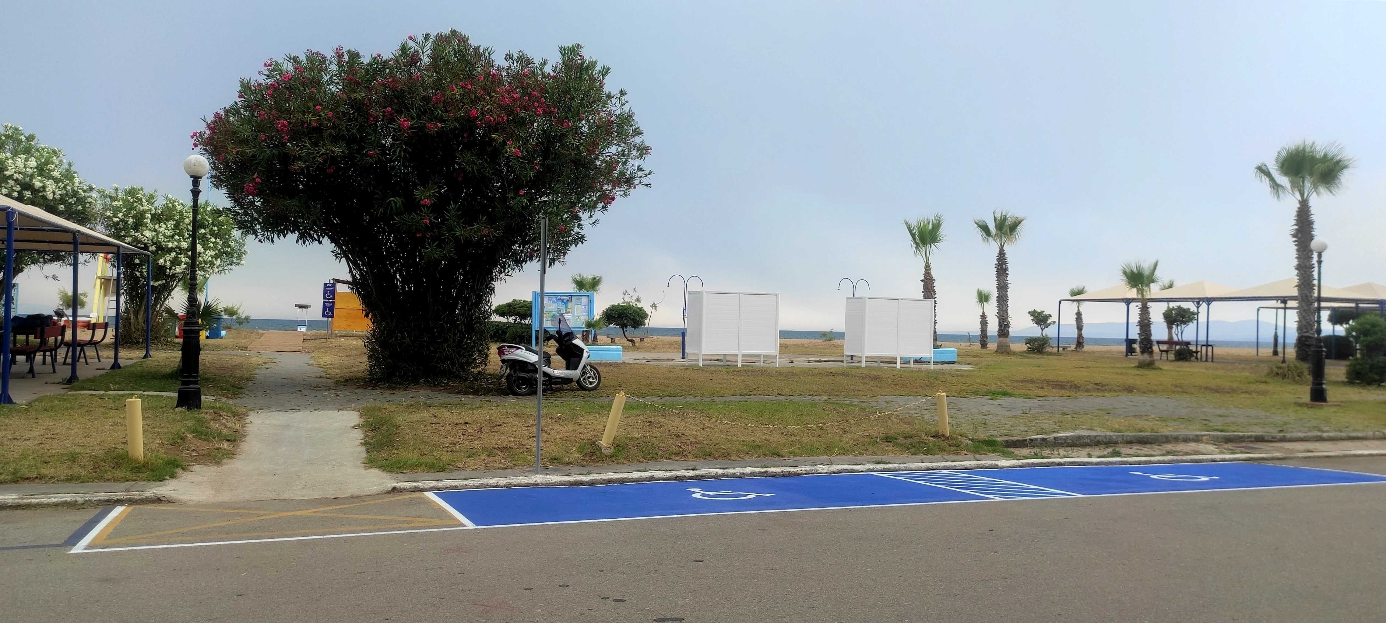 Bouka beach facilities: parking, walkway, changing room, WC, shade, SEATRAC and shower